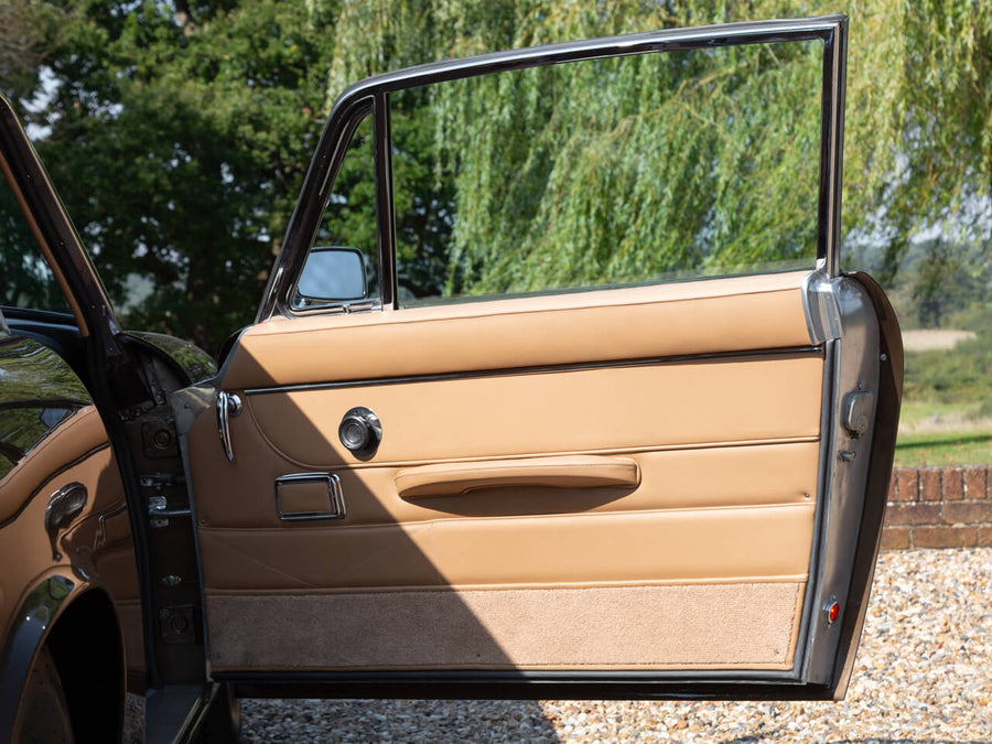 1970 Aston Martin DB6 MK2 Vantage