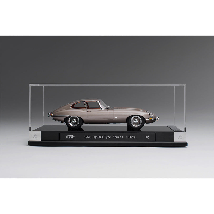 Jaguar E-Type Coupe - Road & Track 1:18 Scale